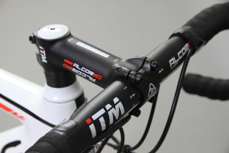 コラテック R.T.CARBON SX 上位モデル譲りのシステムを持つ コラテック R.T.CARBON SX 上位モデル譲りのシステムを持つ